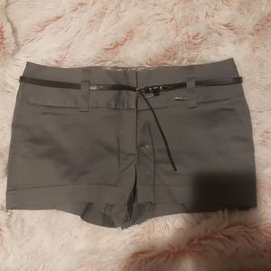 Stone gray guess shorts with belt